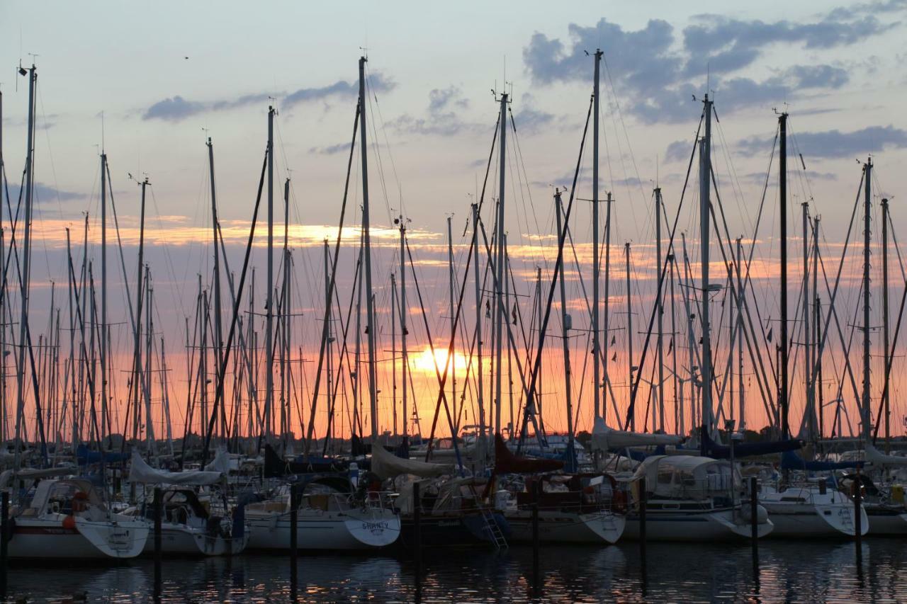 2Zi-Ferienwohnung Am Suedstrand Mit Eigenem Parkplatz Perfekt Fuer Familie Burgtiefe auf Fehmarn エクステリア 写真